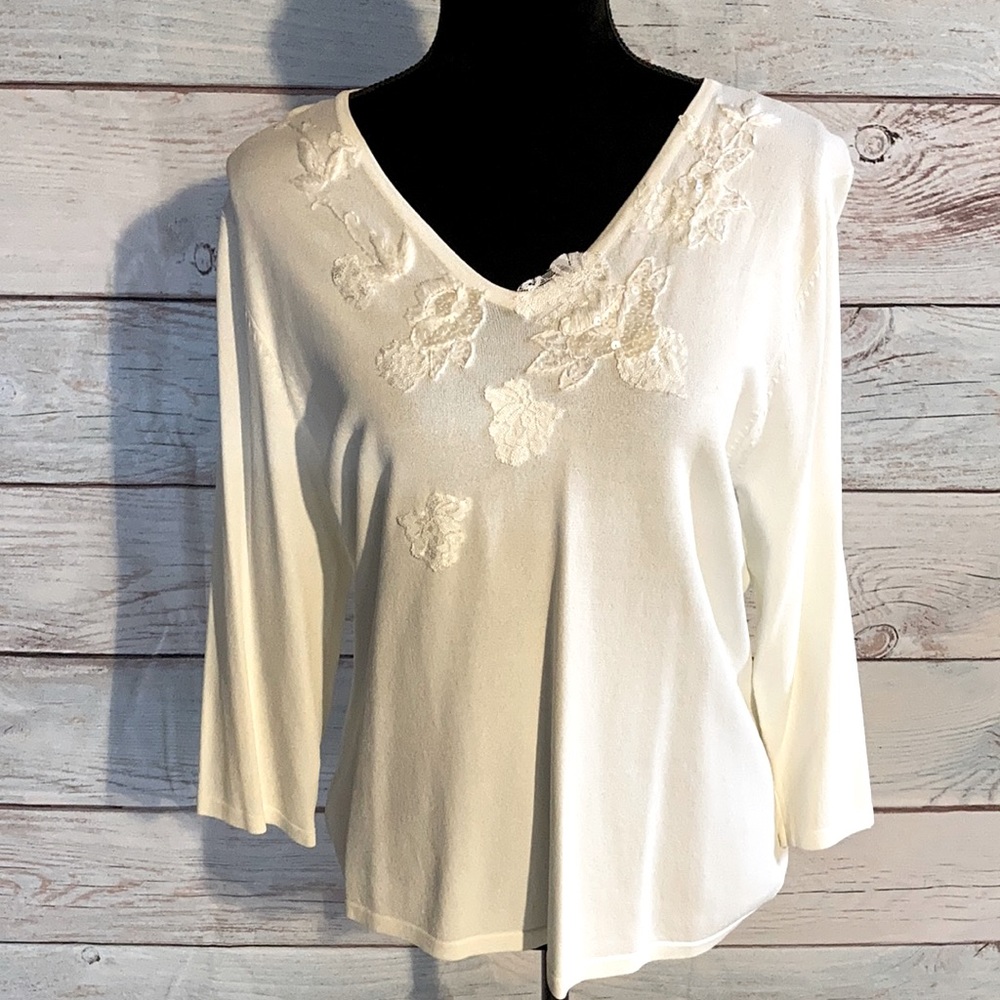 XL elementz ivory V neck top. 3/4 sleeve